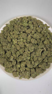 PUFFY Lemon Drop is a sativa-dominant hybrid THCa strain, emerging from the renowned pairing of Lemon Skunk and Sour Diesel. The aroma is a vibrant fusion of bright lemon zest, sharp fuel undertones, and sweet candy-like notes. Visually, dense forest green buds with purple hues and fiery orange pistils are coated in sticky trichomes. Consumers often report a euphoric, elevated mood accompanied by enhanced focus and mental clarity, as well as increased creativity and motivation. 