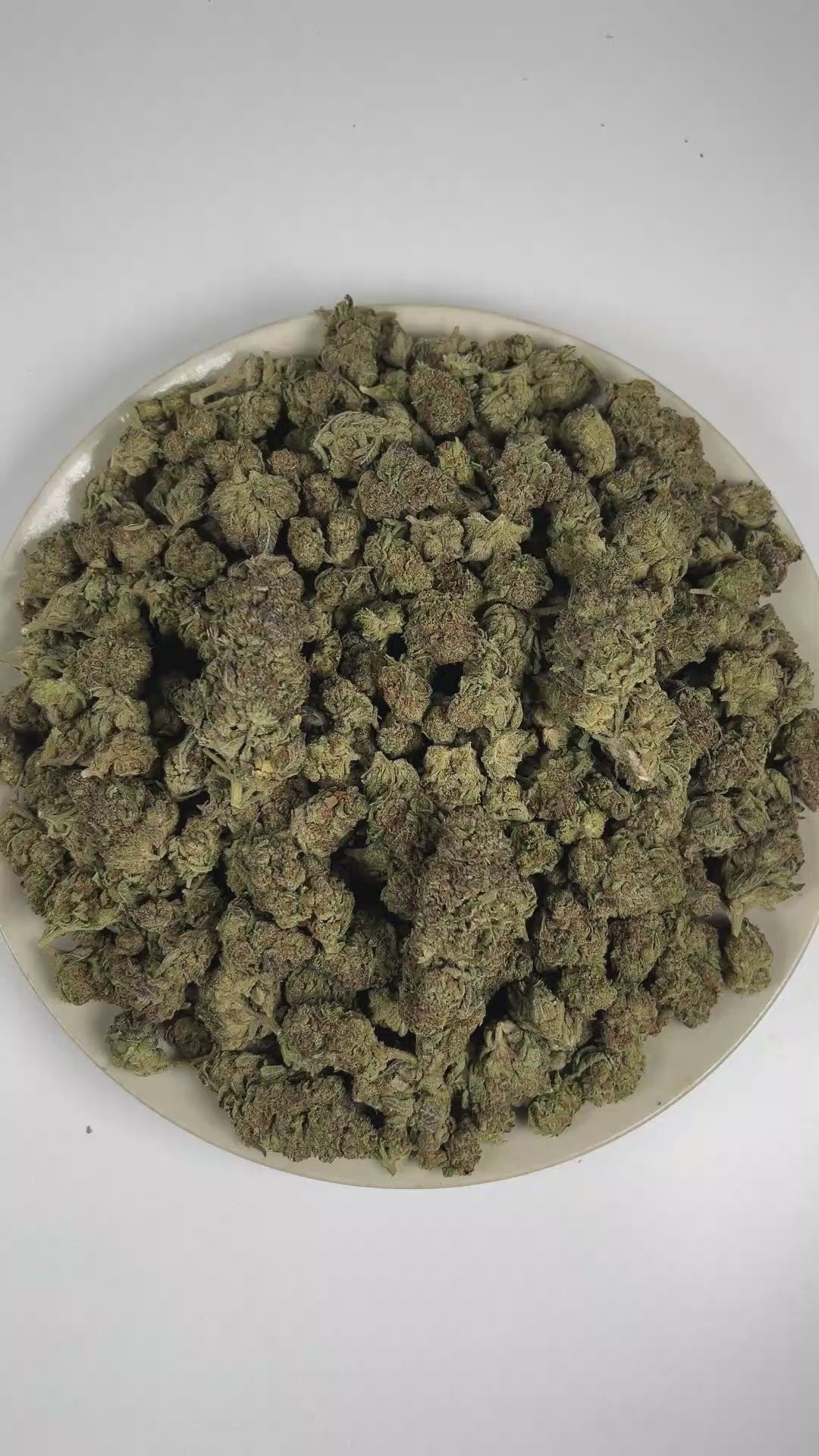 PUFFY Grape Pie is an indica-dominant hybrid THCa strain expertly crafted from the flavorful pairing of Cherry Pie and Grape Stomper. The aroma is rich with ripe grape and velvety cream notes, complemented by a smooth, indulgent finish of vanilla. Visually, dense forest green buds with purple hues and fiery orange pistils are coated in sticky trichomes. Consumers often report a refined euphoric and uplifting experience, unfolding into a smooth, deeply relaxed, and pleasantly serene state. 