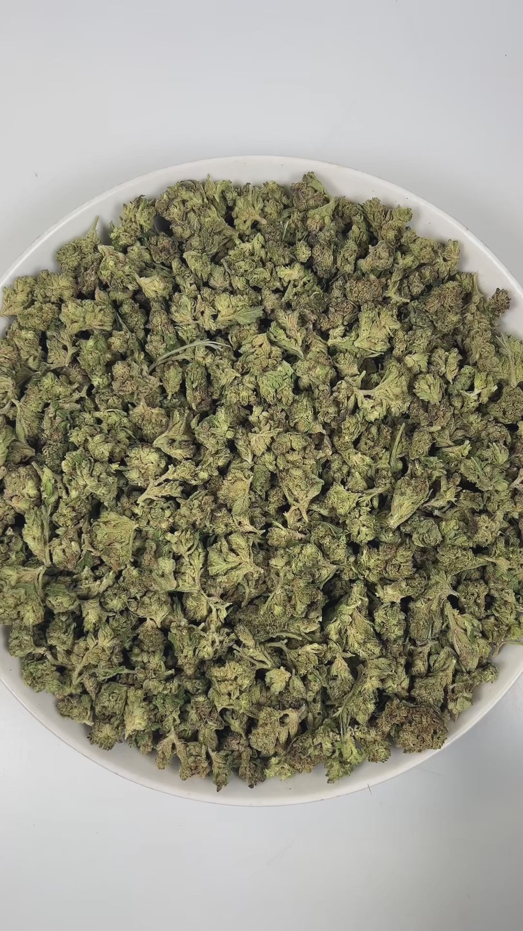 PUFFY Pink Guava (smalls) is a balanced hybrid THCa strain that blends the best of Nepali Pink and Guava. The aroma unfolds with a creamy richness, layered over soft, nutty notes of rice and a subtle, lingering sweetness. Visually, dense pine green buds with purple hues and fiery orange pistils are coated in sticky trichomes. Consumers often report experiencing euphoria, happiness, relaxation, and enhanced focus, enjoying a balanced mental stimulation paired with calming body effects.