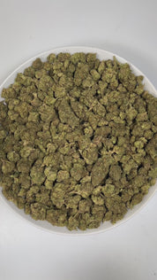 PUFFY Gumbo is an indica-dominant hybrid THCa strain, born from the legendary pairing of Gummo and Guru. The aroma is intensely gassy and funky, layered with sharp chemical notes that create a bold, pungent, and unmistakably powerful scent profile. Visually captivating, the tightly formed buds glisten with a thick coat of trichomes over deep green and purple hues, accented by bright orange pistils. Consumers often report strong body relaxation paired with a euphoric, soothing, and contented high, along with