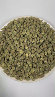 PUFFY Gas Runtz (smalls) is a balanced hybrid THCa strain born from the strategic combination of Runtz and Gas House OG. The aroma delivers a rich blend of sweet grape candy layered with pungent gassy undertones. Visually, dense forest green buds with hints of purple are threaded with fiery orange pistils and coated in a sparkling layer of sticky trichomes. Consumers often report that it delivers a euphoric, uplifting head high followed by smooth full-body relaxation, creating a balanced experience that fee