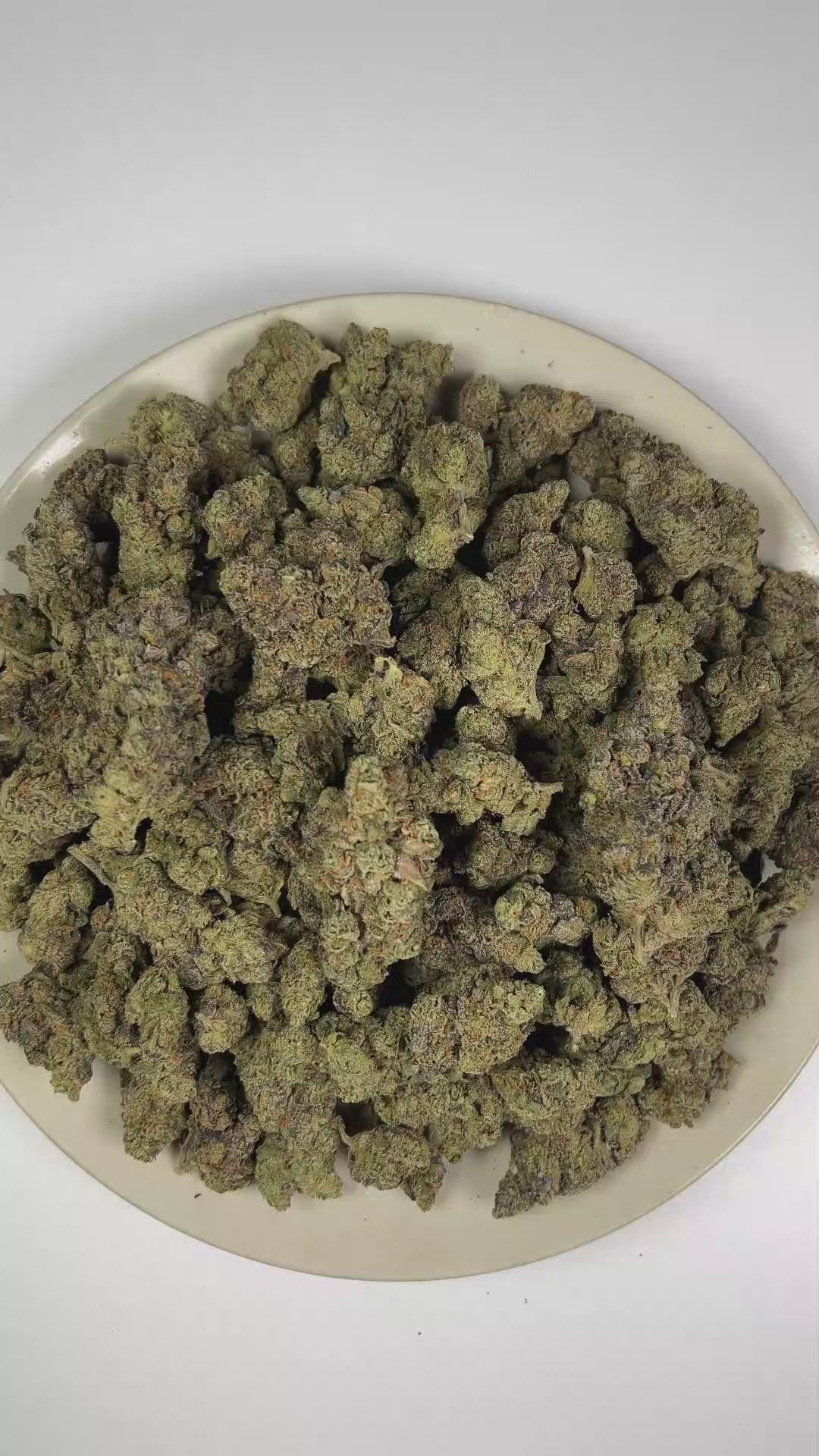PUFFY Chocolate Kush is a lush indica THCa strain carefully crafted from a distinctive blend of Mazar and an unknown pure indica strain. The aroma features rich chocolate notes complemented by fresh pine and a bold, gassy scent. Visually, dense deep forest green buds with purple hues and fiery orange pistils are coated in sticky trichomes. Consumers often report feeling euphoric, creative, and relaxed, along with an increased appetite.
