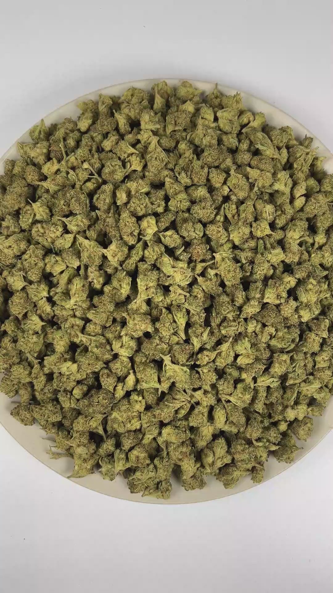 PUFFY Jifflez (smalls) is an indica-dominant hybrid THCa strain crafted through the refined pairing of Original Z and Jiffy Cake. The aroma is bright and citrus-forward, layered with sweet fruit notes and a subtle herbal character. Visually, dense green buds with purple hues and fiery orange pistils are coated in sticky trichomes. Consumers often report euphoric, uplifting effects accompanied by a relaxed and peaceful feeling. 
