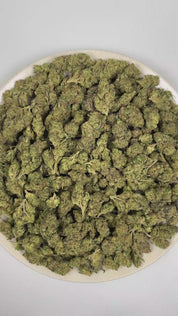 PUFFY Lemonberry is a balanced hybrid THCa strain, shaped through the genetic blending of Dabney Blue with Lemon Thai. The aroma opens with bright, zesty lemon notes that quickly intertwine with juicy, ripe berries, rounded out by a smooth, creamy undertone. Visually, dense forest green buds with purple hues and fiery orange pistils are coated in sticky trichomes. Consumers often report an uplifting wave of euphoria and joy that can lead to lighthearted laughter, along with a motivating burst of energy that