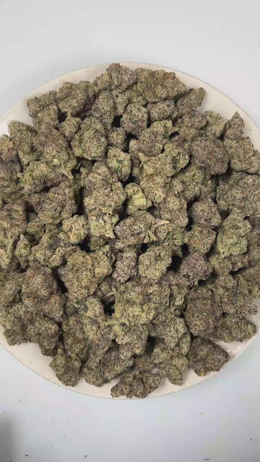 PUFFY Runtz is a balanced hybrid THCa strain, expertly crafted by crossing the legendary Original Z and Gelato. The aroma delivers a burst of confectionery sweetness, crisp citrus brightness, and a robust diesel backbone. Visually, dense forest green and purple buds with orange pistils are coated in sparkling, frosty trichomes. Consumers often report a balanced high that combines uplifting mental euphoria with gentle physical relaxation, promoting creativity and sociability. 