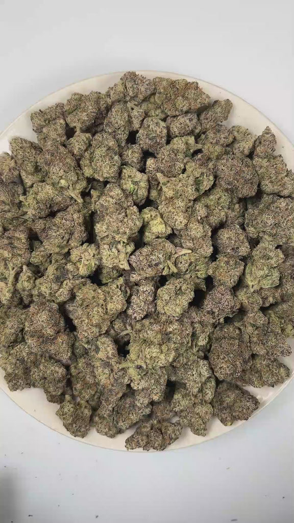 PUFFY Runtz is a balanced hybrid THCa strain, expertly crafted by crossing the legendary Original Z and Gelato. The aroma delivers a burst of confectionery sweetness, crisp citrus brightness, and a robust diesel backbone. Visually, dense forest green and purple buds with orange pistils are coated in sparkling, frosty trichomes. Consumers often report a balanced high that combines uplifting mental euphoria with gentle physical relaxation, promoting creativity and sociability. 