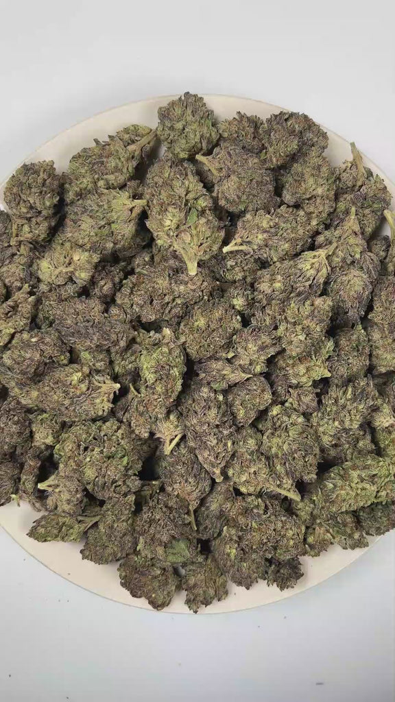 PUFFY Mango is an indica THCa strain crafted from the exceptional cross of strain KC 33 and Afghani. The aroma opens with vibrant tropical fruit, layered with the juicy sweetness of ripe mango and finished with a smooth, creamy undertone that adds a rich, velvety finish. Visually, dense forest green buds with purple hues and fiery orange pistils are coated in sticky trichomes. Consumers often report a euphoric, uplifting onset that gradually transitions into a deeply relaxing full-body calm, melting away st