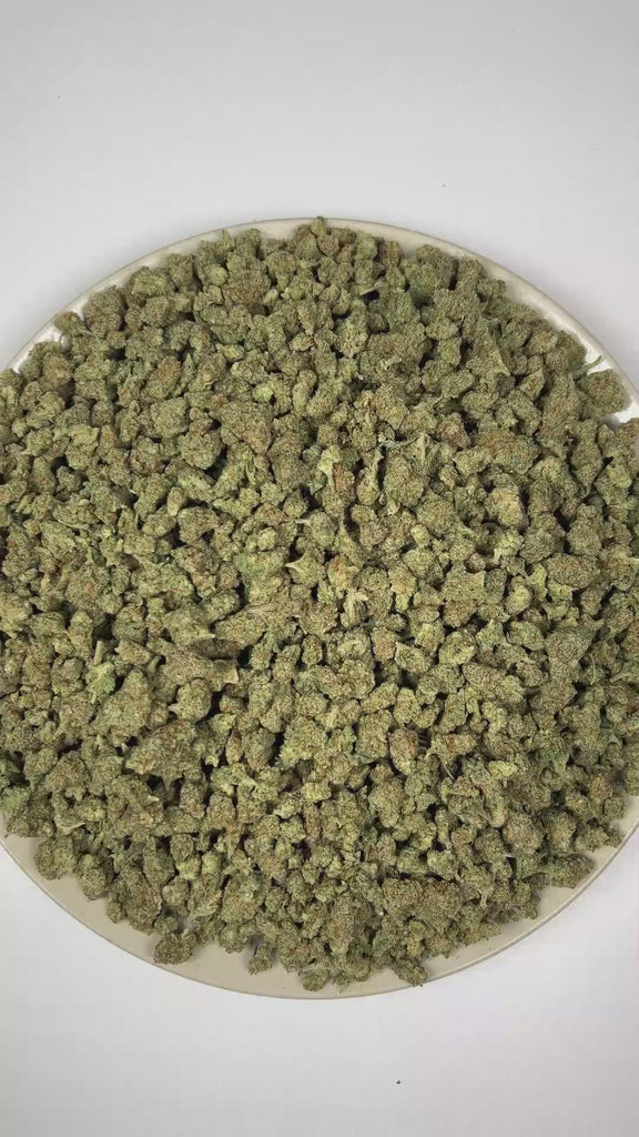 PUFFY MAC 1 (smalls) (Miracle Alien Cookies) is a balanced hybrid THCa strain, from the renowned pairing of Alien Cookies F2 with a Miracle 15. The aroma is a bold blend of savory cheesy notes, pungent skunk, and a sharp hint of cracked black pepper. Visually captivating, the buds are thick and resinous, shimmering with frosty trichomes, while vibrant orange pistils thread through shades of dark green and purple. Consumers often report that it delivers euphoric cerebral uplift and relaxing body effects, lea