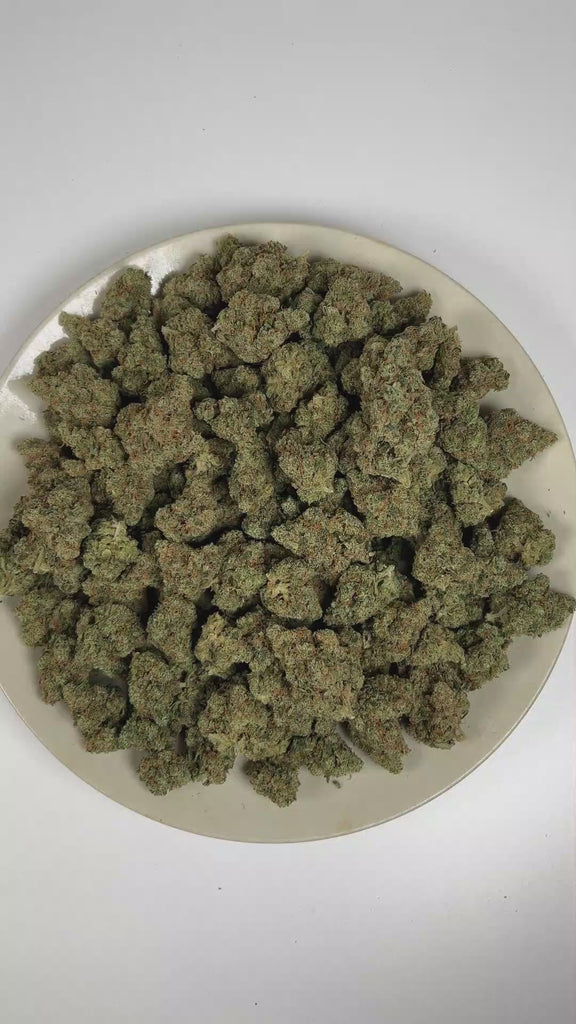 PUFFY Jack Herer is a sativa-dominant hybrid THCa strain, bred from a legendary three‑way genetic cross of Northern Lights #5, Shiva Skunk, and Haze. The aroma is a refreshing blend of bright citrus and crisp pine, complemented by warm, earthy spices. Visually, dense green buds with purple hues and fiery orange pistils are coated in sticky trichomes. Consumers often report euphoric, energetic, focused, and uplifting sensations, along with potential relief from stress and anxiety and a noticeable boost in cr