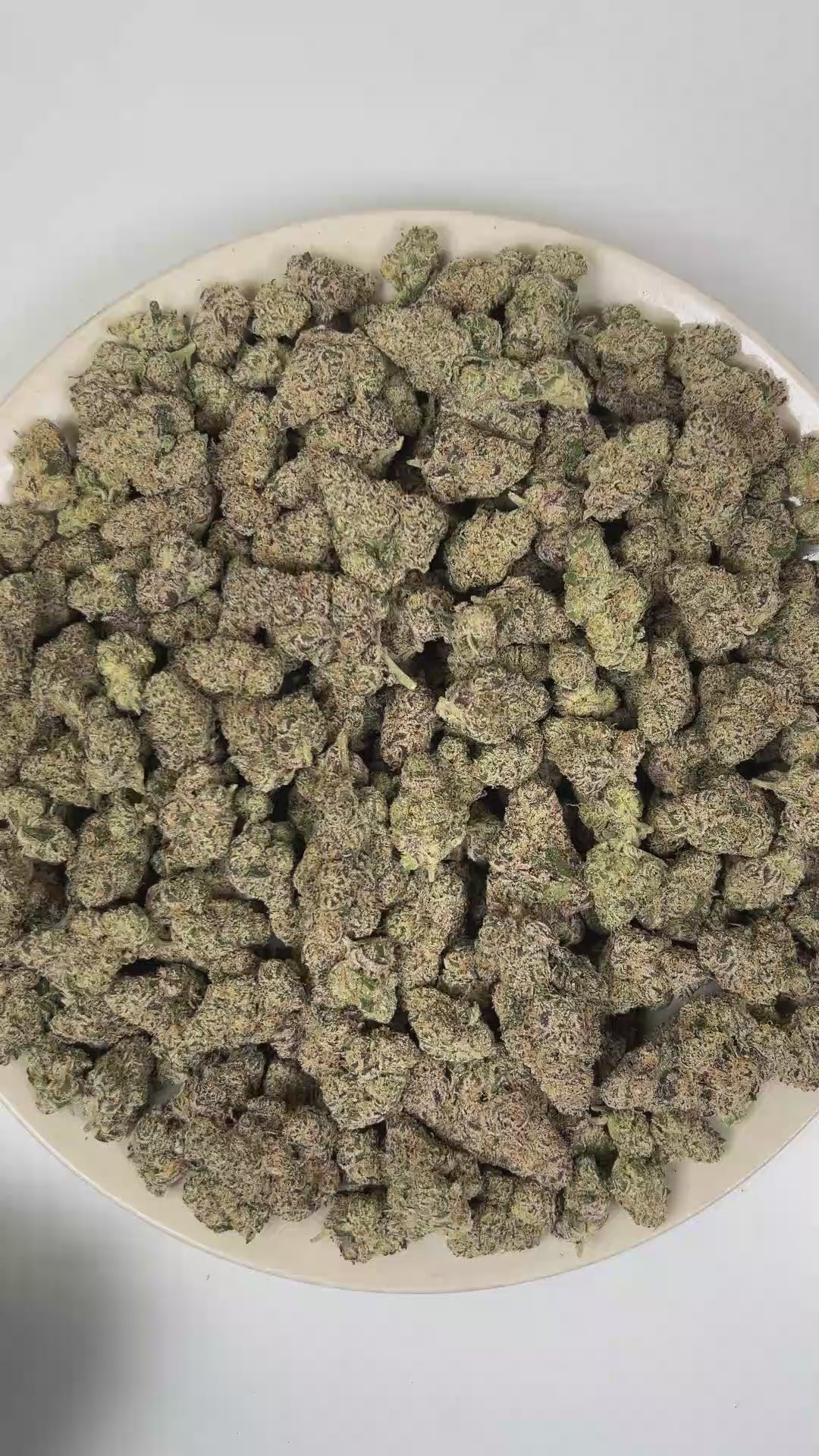 PUFFY New Money is a balanced hybrid THCa strain, born from the strategic blending of Black Amber and Eye Candy. The aroma is a bold blend of sharp fuel-like intensity layered with crisp pine notes and a deeply pungent, earthy undertone. Visually, dense forest green buds with purple hues and fiery orange pistils are coated in sticky trichomes. Consumers often report an initial euphoric onset accompanied by increased focus and a creativity boost, followed by a smooth transition into deep relaxation and a cal