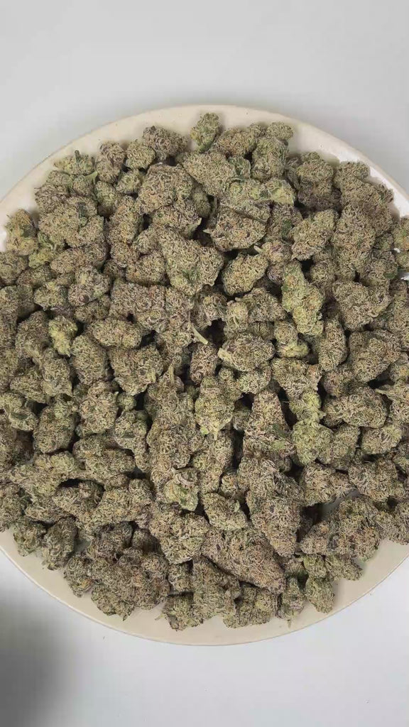 PUFFY New Money is a balanced hybrid THCa strain, born from the strategic blending of Black Amber and Eye Candy. The aroma is a bold blend of sharp fuel-like intensity layered with crisp pine notes and a deeply pungent, earthy undertone. Visually, dense forest green buds with purple hues and fiery orange pistils are coated in sticky trichomes. Consumers often report an initial euphoric onset accompanied by increased focus and a creativity boost, followed by a smooth transition into deep relaxation and a cal