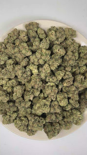PUFFY Caviar is a balanced hybrid THCa strain with undisclosed lineage, commonly believed to originate from a refined blend of contemporary hybrid genetics. The aroma opens with crisp apples and ripe mixed berries, layered with bold gassy undertones. Visually, dense forest green buds with purple hues and fiery orange pistils are coated in sticky trichomes. Consumers often report euphoric, revitalizing, and happy sensations, creating a cheerful and enjoyable experience. 