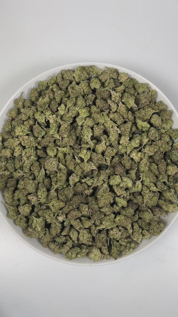 PUFFY Purple Gas (smalls) is an indica-dominant hybrid THCa strain, crafted from the renowned cross of Bubba Kush × Sour Diesel. The aroma bursts with rich fuel notes, layered with warm woody undertones and a hint of spicy complexity that awakens the senses. Visually, dense moss green buds with purple hues and fiery orange pistils are coated in sticky trichomes. Consumers often report a balanced high that leaves them feeling relaxed, euphoric, and happy, providing soothing relief for both mind and body.