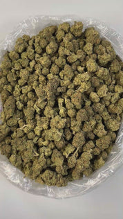 PUFFY Lemon Pie is a sativa-dominant hybrid THCa strain, born from the cross of Skunk #1 and Amnesia Haze. This strain boasts a sharp, sour aroma complemented by deep earthy undertones, creating a bold and invigorating scent profile. Visually, the buds are dense and chunky, generously coated in frosty trichomes, and display a vibrant bright green color with striking orange hairs. Consumers often report that it begins with an energetic, creative cerebral buzz that sparks focus and inspiration. As the effects