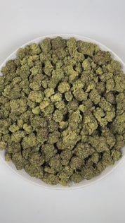 PUFFY Green Runtz is a indica-dominant hybrid THCa strain, originating from the fusion of Green Crack and Runtz. The aroma is a vibrant blend of fruity sweetness, sharp gassy notes, and a playful hint of candy. Visually, dense spring green buds with hints of purple are threaded with fiery orange pistils and coated in a sparkling layer of sticky trichomes. Consumers often report a euphoric and uplifting mood boost, accompanied by a stimulating wave of creativity and happiness, along with a relaxing body sens