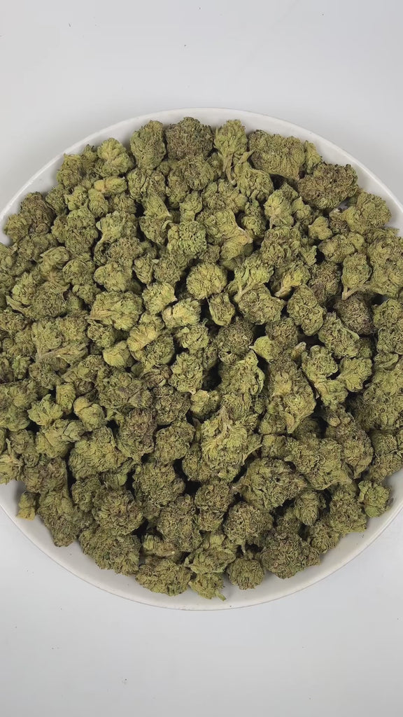 PUFFY Green Runtz is a indica-dominant hybrid THCa strain, originating from the fusion of Green Crack and Runtz. The aroma is a vibrant blend of fruity sweetness, sharp gassy notes, and a playful hint of candy. Visually, dense spring green buds with hints of purple are threaded with fiery orange pistils and coated in a sparkling layer of sticky trichomes. Consumers often report a euphoric and uplifting mood boost, accompanied by a stimulating wave of creativity and happiness, along with a relaxing body sens