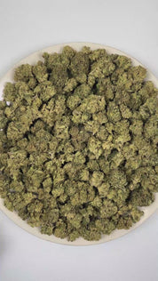 PUFFY Pow Wow is a sativa-dominant hybrid THCa strain, a balanced genetic program combining a Kush foundation with dessert-forward Gelato and Original Z influences. Aroma is a vibrant blend of ripe berries and juicy tropical fruit layered over a cool, refreshing mint finish. Visually, dense forest green buds with purple hues and fiery orange pistils are coated in sticky trichomes. Consumers often report a euphoric mood lift, an uplifting creative mental buzz that feels more socially open and mentally presen