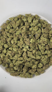 PUFFY Frosty OG is an indica-dominant hybrid THCa strain, crafted from the legendary lineage of OG Kush and Frostbite. The aroma is a rich blend of creamy and sweet vanilla notes, layered with warm, inviting spices that tantalize the senses. Visually, dense green buds with hints of purple are threaded with fiery orange pistils and coated in a sparkling layer of sticky trichomes. Consumers often report a wave of euphoria and happiness, paired with deep relaxation, a sense of calm, and a boost in creativity.