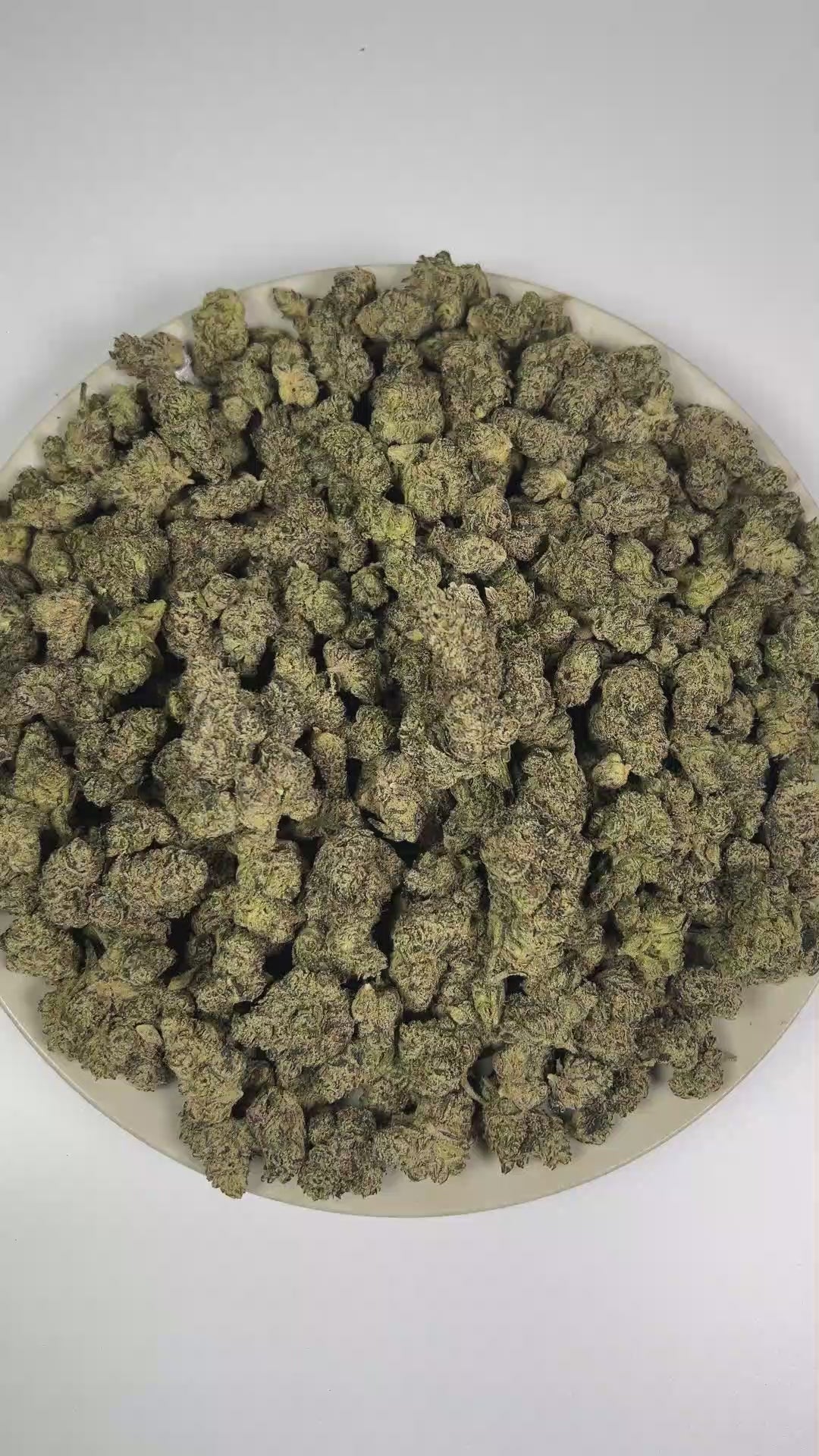 PUFFY Pink Runtz is a well-balanced hybrid THCa strain derived from the skillfully blended cross of Original Z and Gelato. The aroma is sweet and candy-like, layered with vibrant fruity notes and a distinctive gassy finish. Visually, dense deep forest green buds with purple hues and fiery orange pistils are coated in sticky trichomes. Consumers frequently describe the experience as starting with a cerebral rush that brings a wave of euphoria and an uplifted mood, gradually transitioning into a calming, full