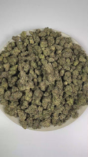PUFFY Pink Runtz is a well-balanced hybrid THCa strain derived from the skillfully blended cross of Original Z and Gelato. The aroma is sweet and candy-like, layered with vibrant fruity notes and a distinctive gassy finish. Visually, dense deep forest green buds with purple hues and fiery orange pistils are coated in sticky trichomes. Consumers frequently describe the experience as starting with a cerebral rush that brings a wave of euphoria and an uplifted mood, gradually transitioning into a calming, full