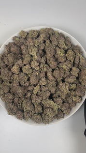 PUFFY Candy Pop is a balanced hybrid THCa strain, born from the legendary pairing of Alien Cookies F2 with a Miracle 15OG Kush × Blue Dream. Aroma bursts with juicy grape, sweet candy, and a lively zesty twist, creating an irresistibly playful and uplifting scent. Visually, dense lime green buds with hints of purple, fiery orange pistils, and a sparkling frost of trichomes. Consumers often report an upbeat, feel-good buzz that opens up a happy, creative headspace and makes social moments flow effortlessly,