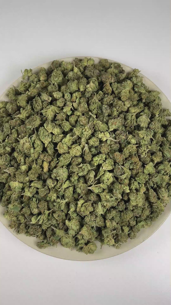 PUFFY Sour Tangie (smalls) is a sativa-dominant hybrid THCa strain, hailing from the legendary genetics of East Coast Sour Diesel and Tangie. The aroma starts with bright, sour citrus notes, followed by a subtle fuel-like finish. Visually, the dense buds display rich forest-green tones with hints of purple, accented by vibrant orange pistils and enveloped in a frosty layer of trichomes. Consumers often report a cerebral, uplifting head high that sparks euphoria, focus, and inspiration, accompanied by gentle