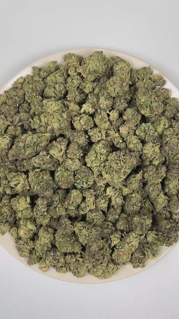 PUFFY Jelly Donut is an indica-dominant hybrid THCa strain born from the fusion of Girl Scout Cookies and King Louis XIII. The aroma opens with a lush burst of ripe berries, followed by a smooth, creamy undertone that softens the profile, while bright tropical notes add a juicy, sun-ripened character. Visually, the buds are dense, with deep forest green and purple tones, bright orange pistils, and a frosty trichome coating. Consumers commonly describe an uplifting, mood-enhancing high that starts with a wav