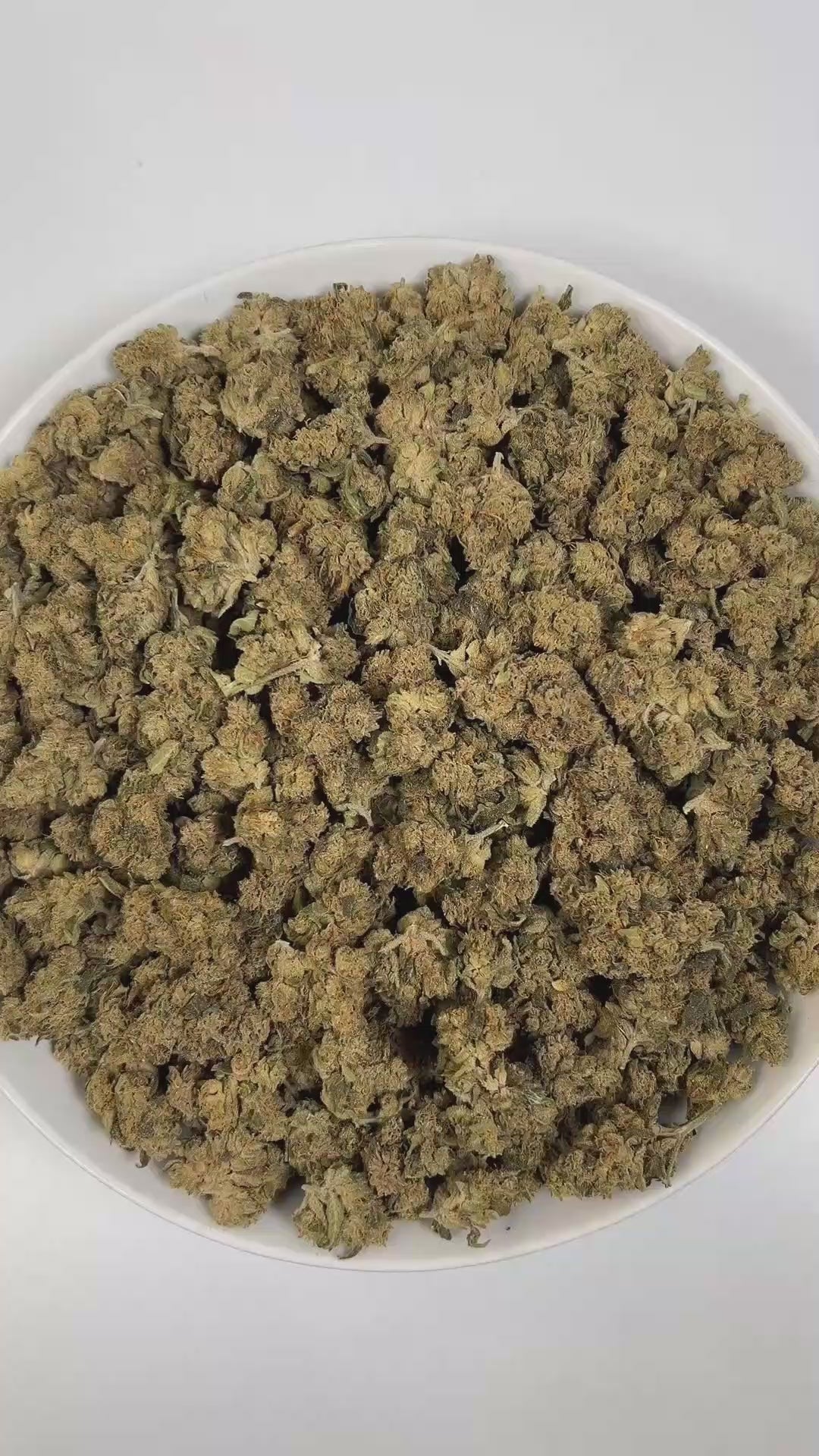 PUFFY Godfather OG is an indica-dominant hybrid THCa strain, crafted through the masterful union of the legendary XXX OG and the iconic Alpha OG. The aroma is a bold blend of earthy thyme, pungent skunk, and sharp, tangy sour notes, creating a distinctive and memorable scent profile. Visually, dense green buds with purple hues and fiery orange pistils are coated in sticky trichomes. Consumers often report experiencing deep relaxation, uplifting euphoria, happiness, and sleepiness, making it helpful for alle