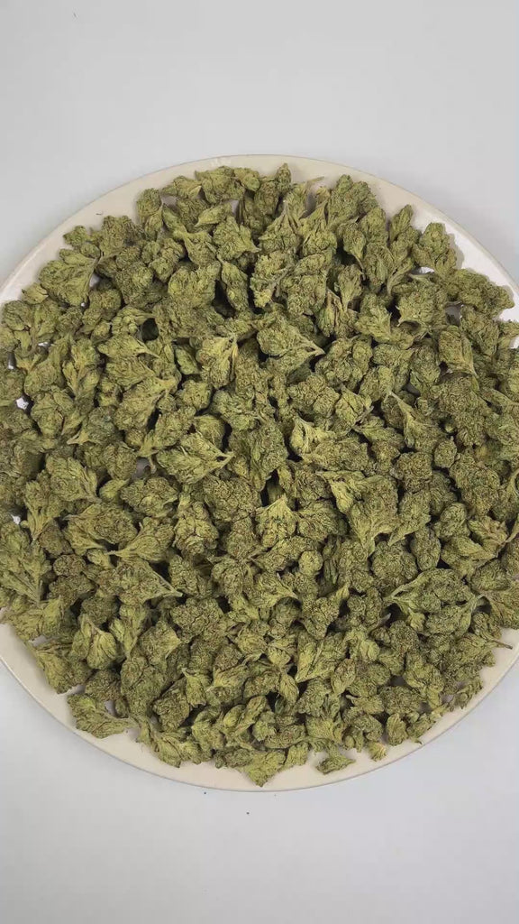 PUFFY Kosher Kush is an indica-dominant hybrid THCa strain consistently linked back to strong OG Kush genetics as its primary ancestral source. The aroma presents sharp pine and zesty lemon notes layered with distinct chemical undertones. Visually, dense forest green buds with hints of purple are threaded with fiery orange pistils and coated in a sparkling layer of sticky trichomes. Consumers often report a euphoric full-body relaxation that helps calm the mood while promoting a light sense of mental ease, 