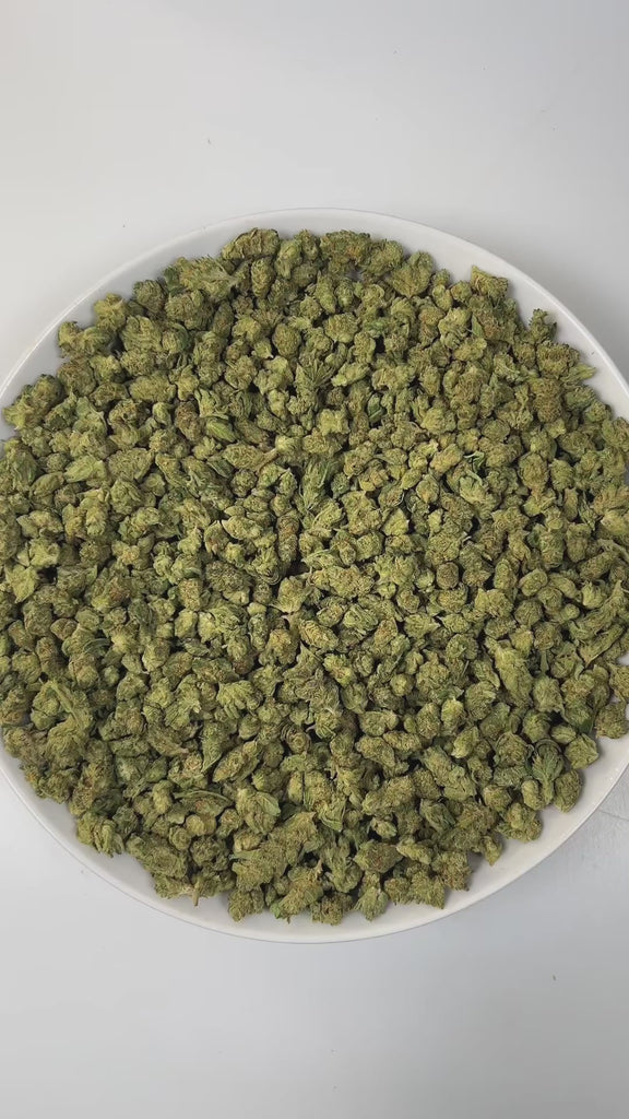 PUFFY Malibu OG (smalls) is an indica-dominant hybrid THCa strain, it is derived from a carefully selected phenotype of OG Kush genetics. The aroma is a vibrant blend of zesty citrus, earthy musk, and warm, spicy undertones. Visually, dense green buds with purple hues and fiery orange pistils are coated in sticky trichomes. Consumers often report feeling uplifted, energetic, and happy at lower to moderate doses, experiencing a relaxing and calming body ease