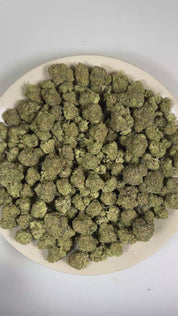 PUFFY Miami White is a balanced hybrid THCa strain rooted in the exceptional lineage of Miami Haze and The White.  The aroma opens with fresh flour-like notes, layered with rich, doughy undertones that gradually settle into a clean, earthy herbal finish. Visually, dense forest green buds with purple hues and fiery orange pistils are coated in sticky trichomes. Consumers often report an uplifting sense of euphoria paired with an elevated mood, enhanced mental clarity, creative focus, and a calming sense of p