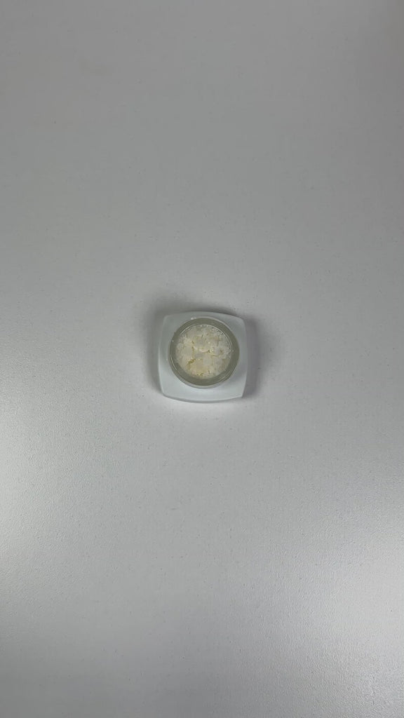 PUFFY THCa Blue Andeze: Extract crumble using butane or liquefied petroleum gas. This type of concentrate is extremely potent, and the crumb-like consistency makes it easy to dose.