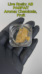 PUFFY THCa concentrate AB Parfait is a hybrid strain is the result of a genetic cross between Apples and Bananas and The Menthol, delivering an intriguing fusion of fruity sweetness and refreshing coolness. The dominant flavors shine through from its Apples & Bananas lineage, with vibrant notes of crisp apples and ripe bananas. Complementing this fruity profile are the icy undertones from The Menthol parent, adding a smooth, cooling finish to each inhale. The result is a flavorful and well-balanced experien