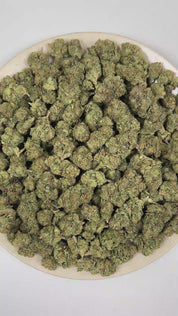 PUFFY Grape Gas is a balanced hybrid THCa strain, created from the fusion of Jet Fuel Gelato and Grape Pie. The aroma opens with bold peppery spice, layered with earthy herbal notes and a rich gassy finish. Visually, it shows deep violet tones with green leaves, orange pistils, and a sparkling coat of trichomes. Consumers often report a stimulating, blissful high that ignites creativity while a gentle body relaxation eases stress and enhances focus, ideal for social moments or creative pursuits. 