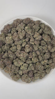 PUFFY Dante's Inferno is an indica-dominant hybrid THCa strain, born from the powerful cross of Oreoz and Devil Driver. The aroma opens with a sharp, invigorating burst of eucalyptus, layered with rich, tangy notes of cheddar and a warm, lingering hint of spices. Visually, dense bright green buds with purple hues and fiery orange pistils are coated in sticky trichomes. Consumers often report an initial uplifting cerebral euphoria with a boost in mood, creativity, and focus, followed by deep body relaxation 