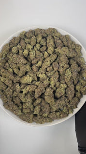 PUFFY Super Runtz is a hybrid THCa strain, expertly crafted from a potent cross between Super Lemon Cherry Gelato and Runtz. The aroma delights the senses with a luscious blend of tropical fruit, creamy undertones, and a grounding earthy richness. Visually, the buds feature chunky or elongated forms in deep green and purple, lit with orange pistils and coated in sugar-like frosty trichomes. Consumers often report an uplifting wave of euphoria that brightens the mood, gradually melting into deep relaxation w