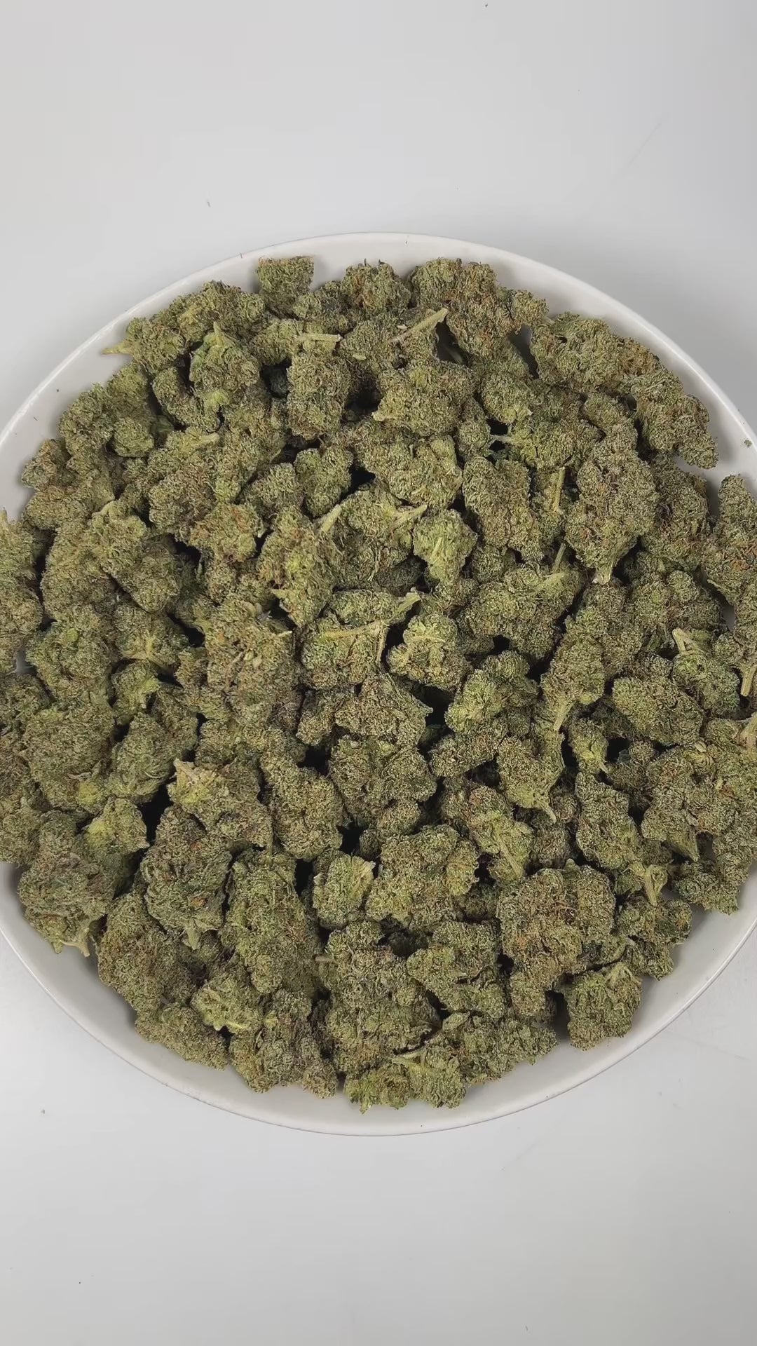 PUFFY Sour Diesel is a sativa-dominant hybrid THCa strain, born from the pairing of Chemdawg and Super Skunk. The aroma is a bold, pungent blend of funk, sharp chemicals, and gasoline, creating an intense and unmistakably edgy scent profile. Visually, this strain features dense light-green buds accented by vibrant orange pistils and a thick, frosty layer of trichomes. Consumers often report that this strain enhances mood, sharpens focus, and sparks creativity with its uplifting, cerebral, and energizing eff