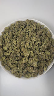 PUFFY Bolo Runtz is an indica-dominant hybrid THCa strain, born from the legendary pairing of Gelato and ZKZ. The aroma bursts with sweet candy, zesty citrus, and a subtle gassy undertone that lingers enticingly. Visually, the buds are dense and vibrant, showcasing vivid green and deep purple hues, accented by bright orange pistils and a generous coating of sparkling trichomes. Consumers often report a balanced high that begins with a euphoric cerebral lift and gradually settles into a soothing body effect.