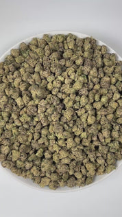 PUFFY Biscotti X Jealousy (smalls) is a balanced hybrid THCa strain, it’s a direct cross between Biscotti and Jealousy. The aroma is a captivating blend of freshly baked cookies, sweet berries, and a warm, nutty undertone that creates an irresistibly rich and comforting scent. Visually, the buds are dense and dark green with striking purple accents, adorned with vibrant orange pistils and coated in a sparkling layer of frosty trichomes. Consumers often report a balanced high, with an uplifting cerebral buzz