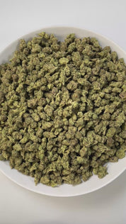 PUFFY Frosted Runtz (smalls) is a balanced hybrid THCa strain,  born from the flavorful cross of Ice Cream Cake × White Runtz. The aroma combines the pungent sharpness of gasoline with refreshing eucalyptus and underlying chemical notes, creating a bold, intense, and distinctive scent. Visually, the buds are compact, showcasing rich emerald greens interlaced with subtle purple and pink hints, while fiery orange pistils weave through a sparkling coat of frosty, crystalline trichomes. Consumers often report a