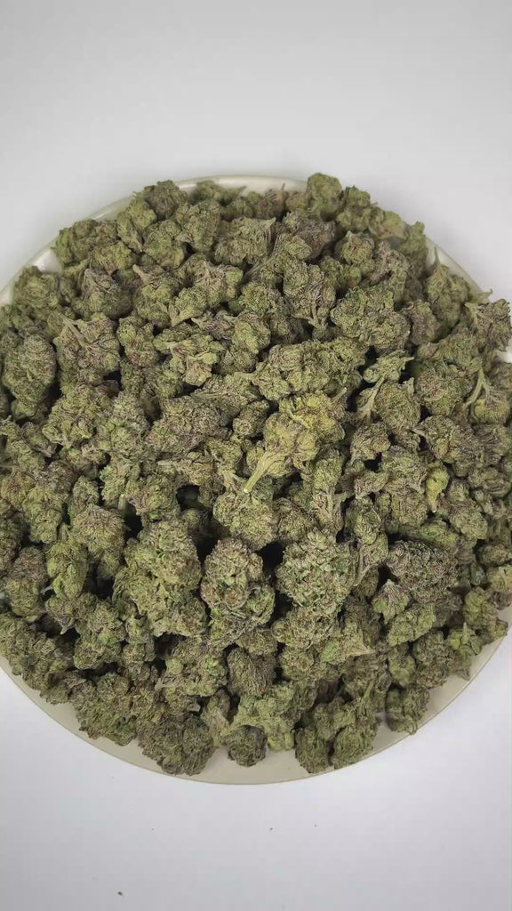 PUFFY Blueberry Gumbo is a balanced hybrid THCa strain expertly cultivated from the notable genetics of Blueberry and OG Kush. The aroma is an exquisite medley of luscious candy, succulent berries, and refined fruity notes. Visually, dense forest green buds with purple hues and fiery orange pistils are coated in sticky trichomes. Consumers often report an euphoric and uplifting experience accompanied by a lively, energetic sense of momentum.  