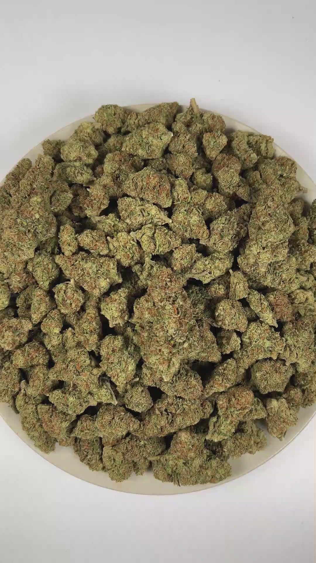 PUFFY Violet Fog is an indica-dominant hybrid THCa strain meticulously blended from Grape Gasoline and Khalifa Mints. The aroma is distinctly skunky and gassy, with a sharp fuel-like finish. Visually, dense lime green buds with purple hues and fiery orange pistils are coated in sticky trichomes. Consumers often report that it delivers a euphoric experience that smoothly melts away stress and gently guides both mind and body into peaceful, restorative relaxation.   