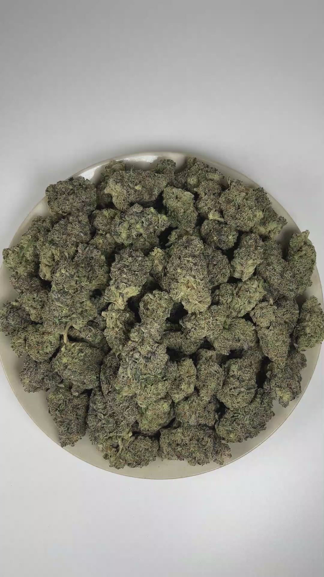 PUFFY Blue Candy is a balanced hybrid THCa strain, crafted from the flavorful union of Blueberry and Cotton Candy Kush. The aroma is an indulgent fusion of luscious candy and ripe berries, elevated by a rich, sophisticated gassy finish. Visually, dense deep forest green buds with purple hues and fiery orange pistils are coated in sticky trichomes. Consumers often report a euphoric and uplifting cerebral buzz that sparks creativity and conversation, paired with a deeply relaxing and calming body effect.  
