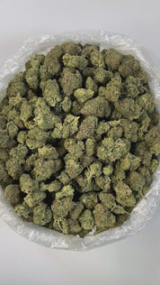 PUFFY Runtz Cake is a balanced hybrid THCa strain crafted from the flavorful union of White Runtz and Wedding Cake. This strain offers a creamy, smoky aroma that entices the senses with its smooth and rich profile. Visually, the buds are dense and popcorn-shaped, showcasing vibrant forest-green hues accented by fiery amber pistils and coated in a thick layer of sticky, resinous trichomes. Consumers often report a calming and deeply relaxing effect, frequently accompanied by waves of euphoria, bursts of gigg