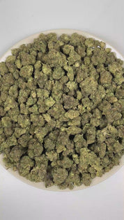 PUFFY Thin Mint x Jealousy is a balanced hybrid THCa strain created from a complex cross of (Girl Scout Cookies phenotype) × (Sherbert Bx1 × Gelato 41). The aroma delivers a rich blend of pungent gas, fresh herbal undertones, and sweet bubblegum notes. Visually, dense forest green buds with purple hues and fiery orange pistils are coated in sticky trichomes. Consumers often report a euphoric, mood-elevating onset that gradually settles into deep relaxation while still maintaining a creatively stimulating an