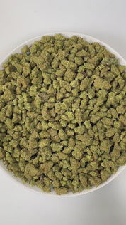 PUFFY Super Silver Haze (smalls) is a sativa-dominant hybrid THCa strain, expertly crafted from a flavorful and legendary three-way cross of Skunk #1, Northern Lights, and Haze. The aroma is a bold blend of funky, refreshing eucalyptus, and sharp diesel notes that immediately capture the senses. Visually, the buds are spade-shaped with a bright lime green hue, accented by fiery orange pistils and coated in a dense layer of silvery-white trichomes. Consumers often describe feeling a surge of energy, heighten