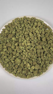 PUFFY Banjo (smalls) is a balanced hybrid THCa strain derived from the premium lineage of Boost and Tangelo. The aroma is a bold, pungent blend of funky, cheese-like sharpness layered with deep skunky undertones. Visually, dense forest green buds with hints of purple are threaded with fiery orange pistils and coated in a sparkling layer of sticky trichomes. Consumers often report an uplifting euphoric mood lift accompanied by improved mental clarity and focus, along with a gentle full-body relaxation that h