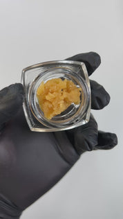 PUFFY Pineapple MAC Badder: is a tropical concentrate with a smooth, whipped consistency. Its golden yellow to amber hue is visually striking, while its texture is perfectly balanced—easy to scoop and dab without being overly sticky. Each smooth hit delivers sweet pineapple notes layered with a subtle creaminess, complemented by a complex aroma of mint and a hint of chemical funk that adds depth to the experience.
