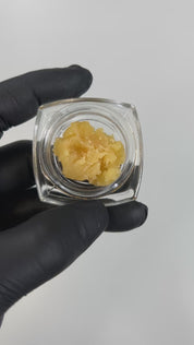 PUFFY THCa Baker’s Dozen Badder: is a premium balanced hybrid concentrate that delivers smooth, fast-acting effects. Its soft, workable texture makes it ideal for a variety of consumption methods. Expect a rich, doughy aroma with creamy undertones that elevate the experience with every use.
