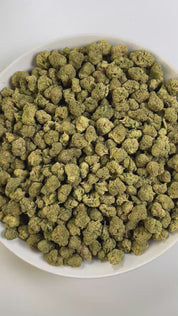 PUFFY Citrus Kush is an indica-dominant  hybrid THCa strain, widely believed to be a cross of Master Kush with a citrus-forward strain, though its true parentage remains uncertain and varies by source. The aroma hits with sharp bursts of lemon layered over deep, tarry notes and a bold hint of asphalt, creating a strikingly intense profile. Visually, the buds are dense and compact, showcasing deep forest-green hues highlighted by vivid yellow-orange pistils and a heavy frost of shimmering trichomes. Consumer